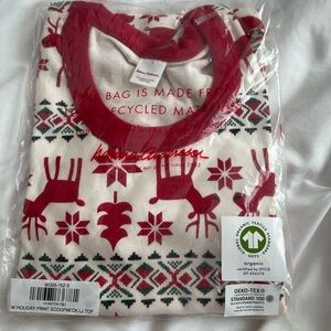 Red and White Holiday Print Scoop Neck Top